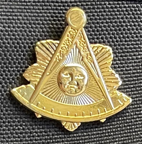 Past Master Lapel Pin w/ Rays Goldplate